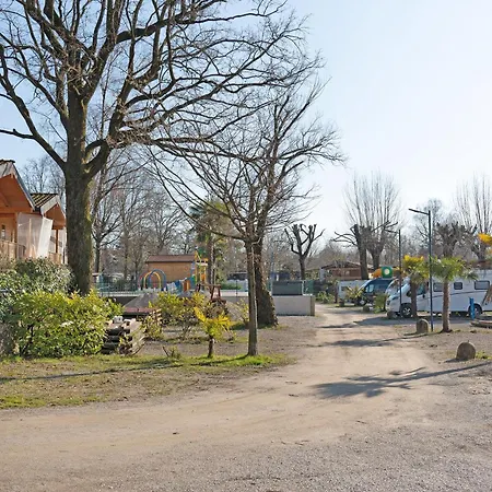 Dkamping Village Ferienhaus Ispra